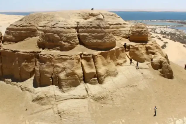 Gebel-Al-Mudawara-in-Fayoum-Oasis